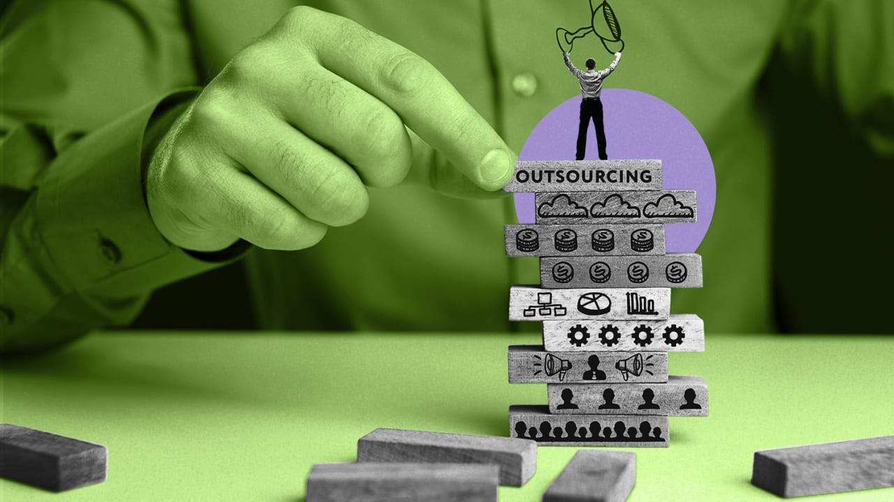 4 reasons to outsource social marketing for businesses (and how to do it)